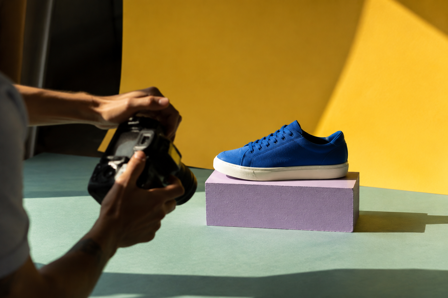 Concept sneaker shoot in a colorful studio